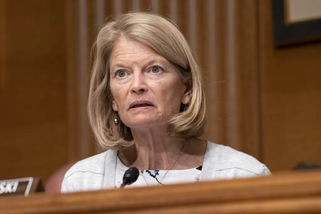 Murkowski on Minneapolis shooting: ICE officers 'do not have carte blanche'