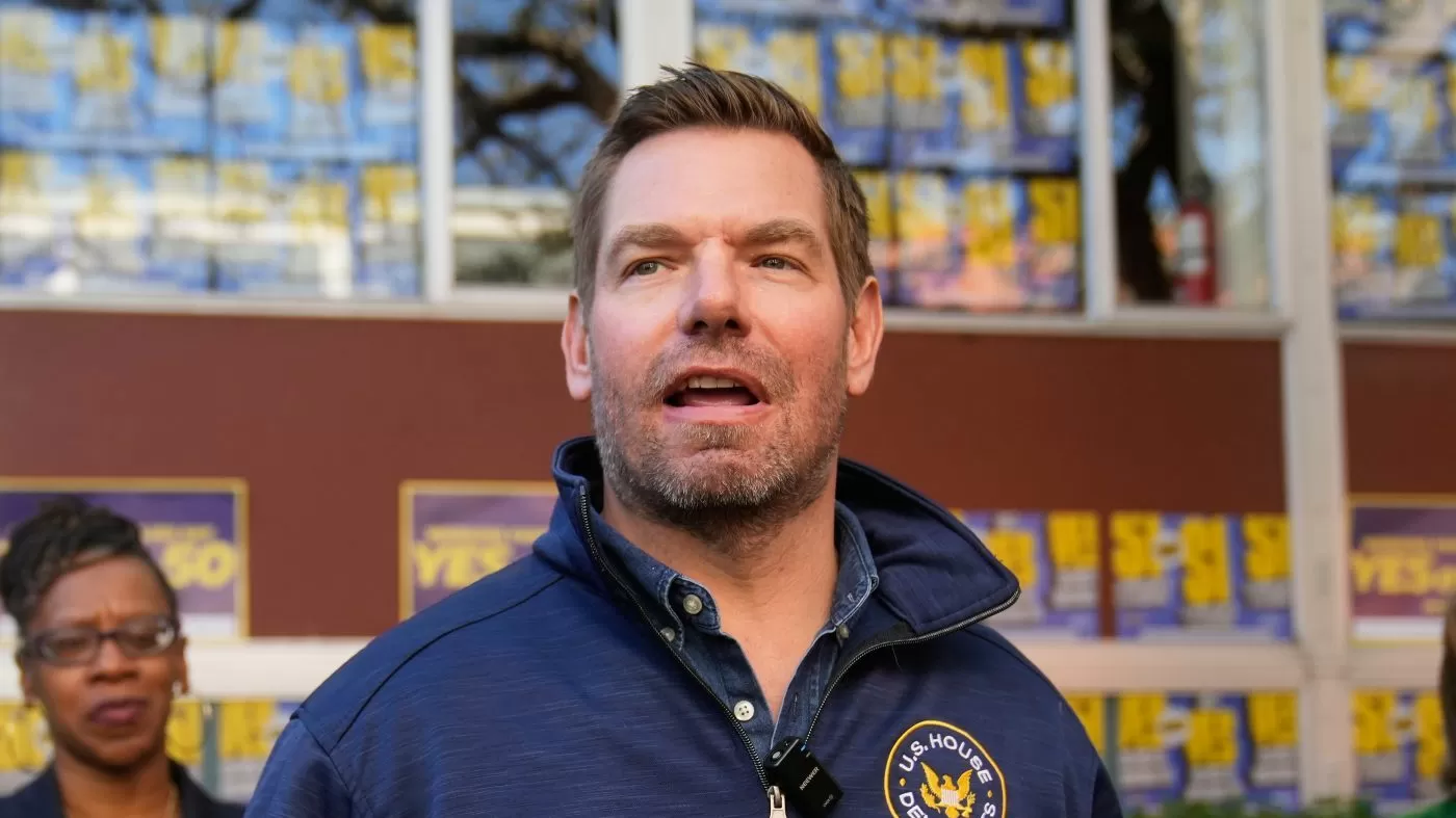 Swalwell says he'll strip driver's licenses from ICE officers who wear masks if governor