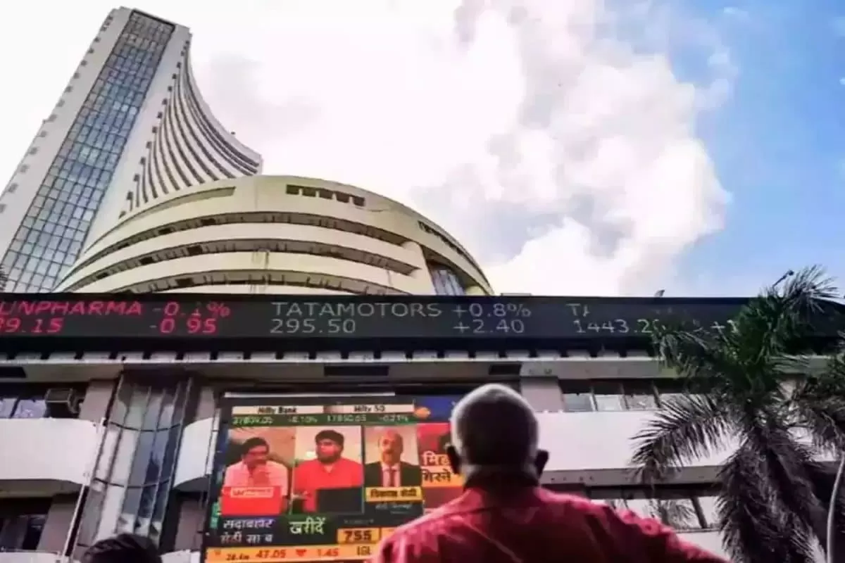 Stock Market Updates: GIFT Nifty Hints Lower Start; Gold, Silver Hit New High