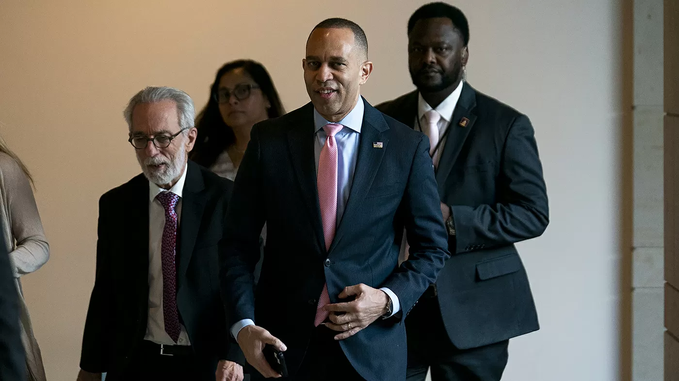 Jeffries demands ban on deportation of US citizens as part of DHS reforms