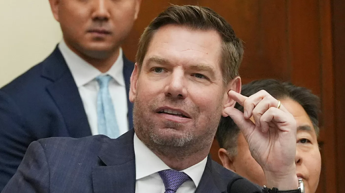 Swalwell: Republicans 's‑‑‑ talk' Trump at congressional gym