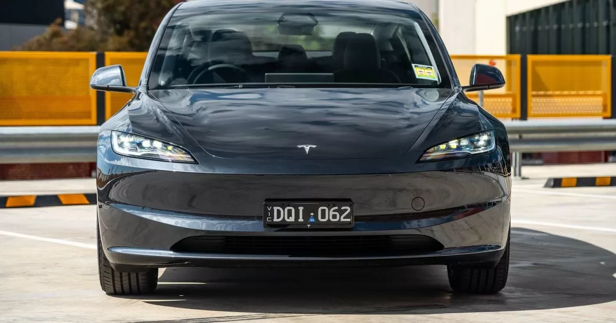 Tesla's Apple CarPlay integration delayed by iPhone software - report