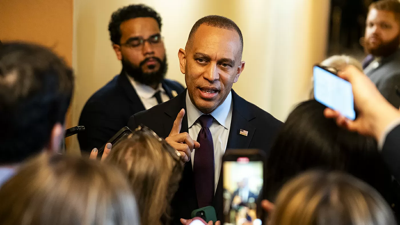 Jeffries presses Johnson to pass Senate DHS bill; open to helping GOP with rule