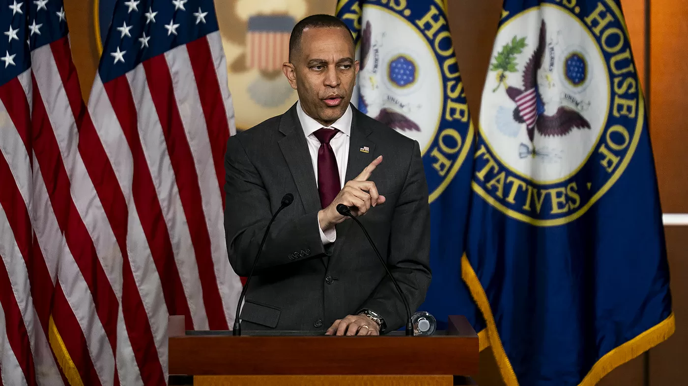 Jeffries says Democrats will oppose rule governing spy powers bill