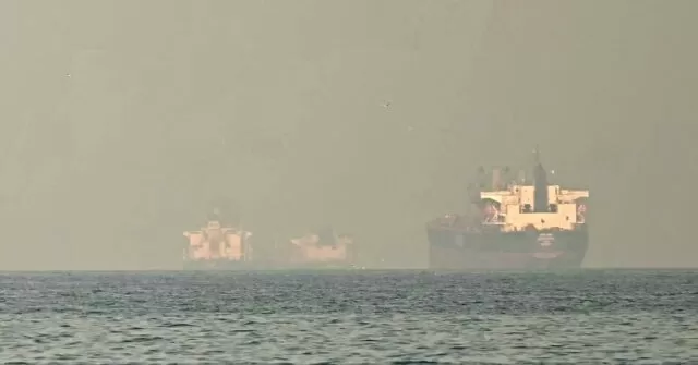 Seven South Korean Oil Tankers Stranded in Crowded Hormuz Strait, Lawmaker Reveals