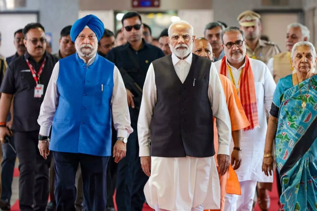 PM Modi Reviews LPG Situation With Oil And External Affairs Ministers Amid Iran Conflict