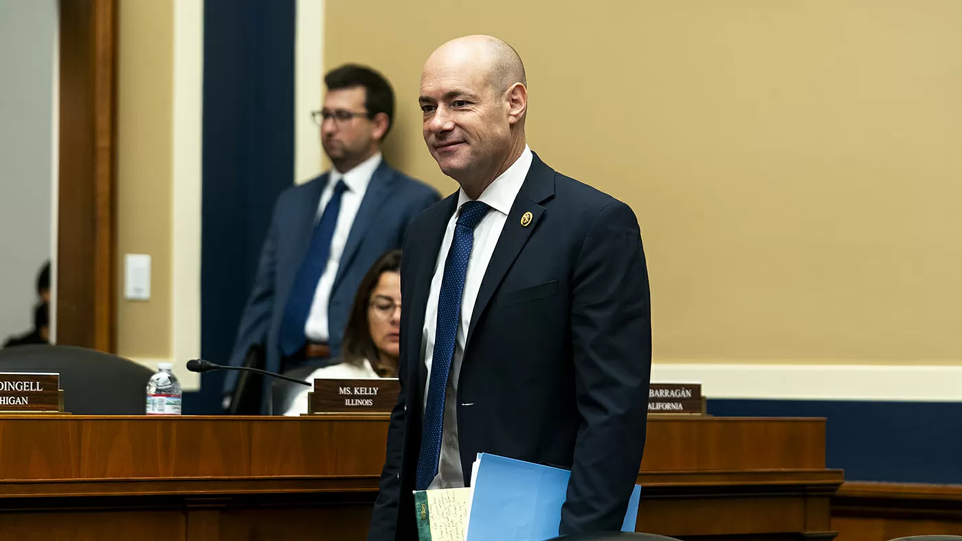 Here are the 4 Democrats who opposed the war powers resolution