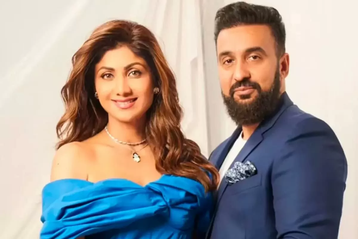 Shilpa Shetty And Raj Kundra’s Sweet Airport Moment Is Winning Hearts
