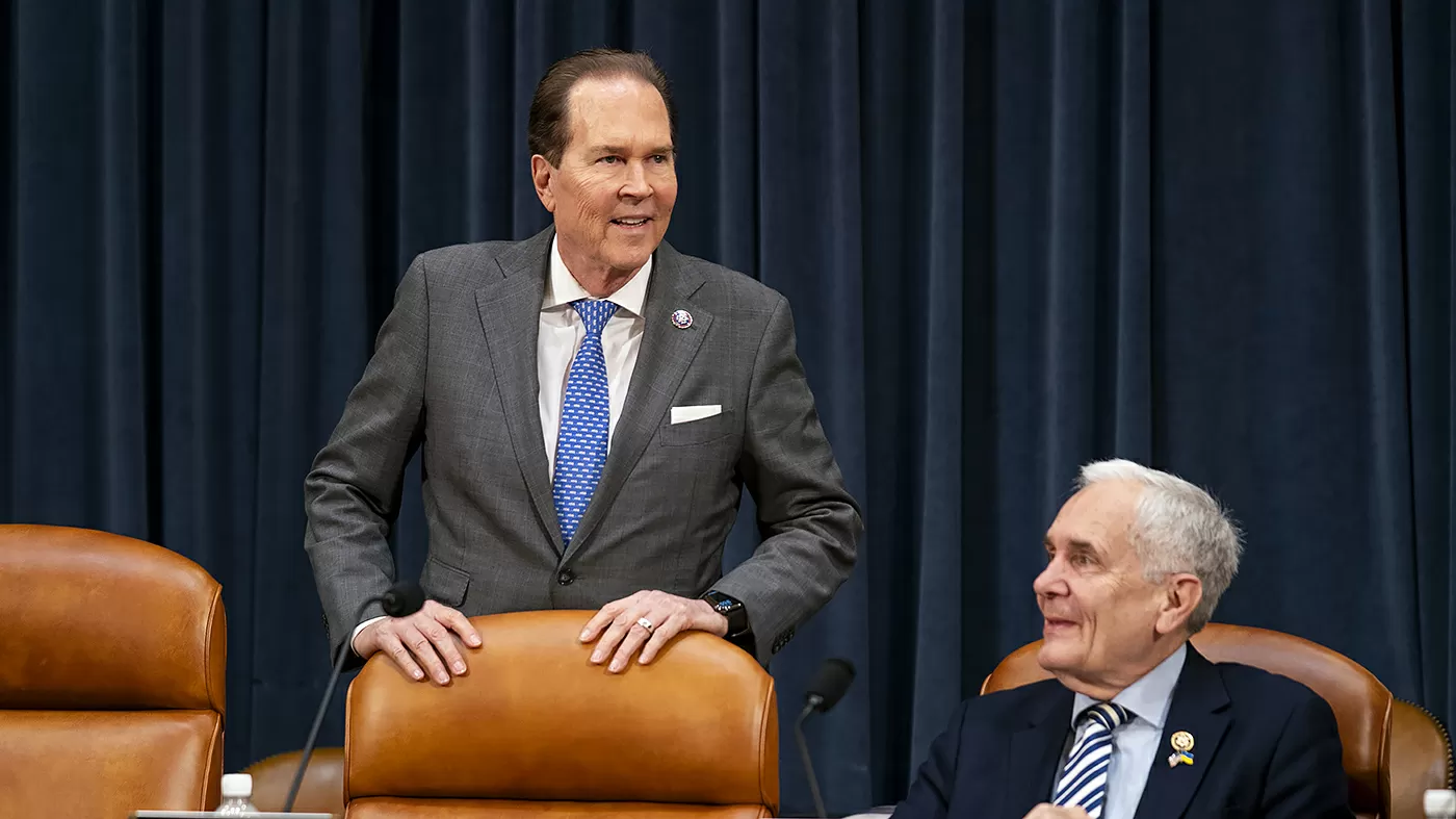 Lawmakers behind bipartisan push for legislation detecting and preventing Alzheimer's: 'It's too expensive not to'
