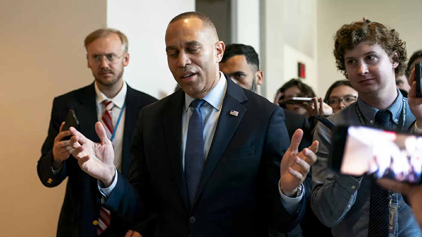 Jeffries says he’s ‘deeply skeptical’ of FISA extension without new privacy protections