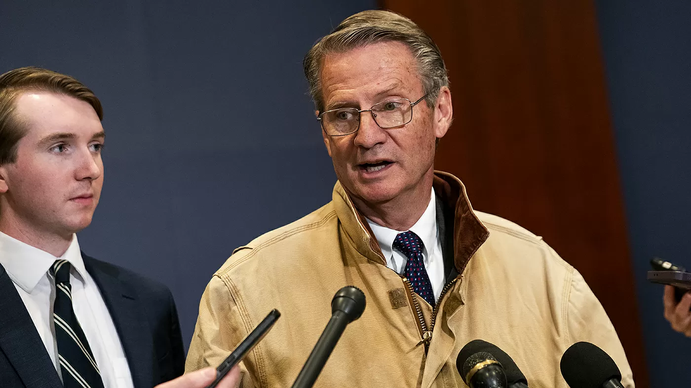 Burchett says he's seen UFO videos that 'defy any reason'