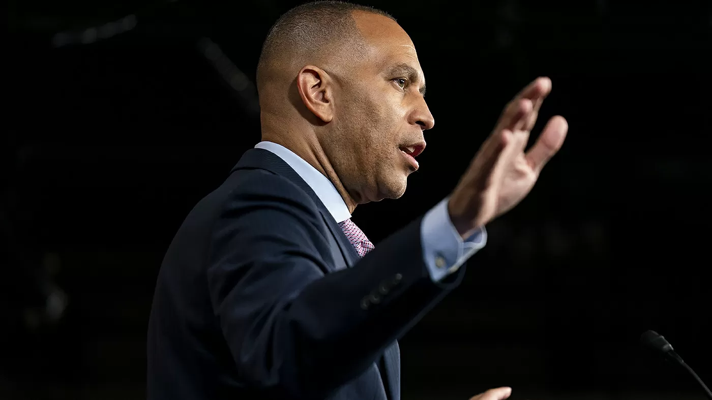 Jeffries calls on Republicans to 'stop the madness' after latest Trump Iran threat
