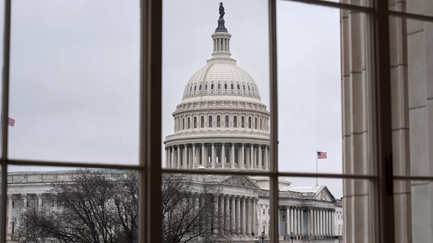 Democrats hold 6-point advantage in battleground districts: Poll